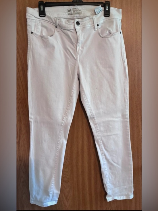 Free People Denim - VCG - 31 FREE PEOPLE Y2K  straight leg
White Skinny Jeans - Classic Stretch Fit